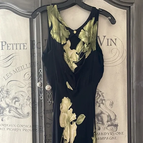 Black dress - Picture 7 of 9